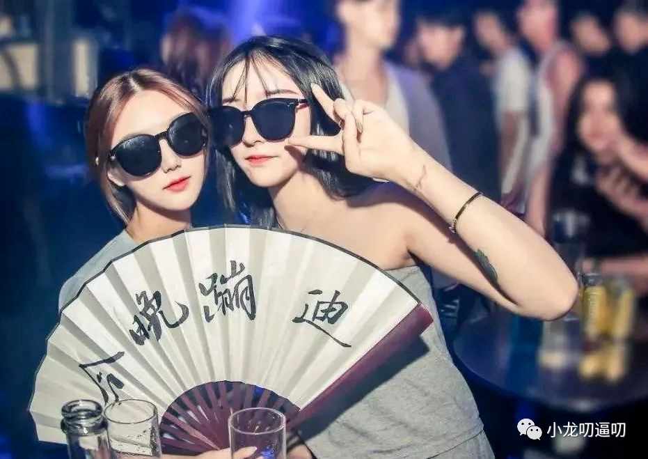 切记，女孩子去爬山万万不可穿短裙！